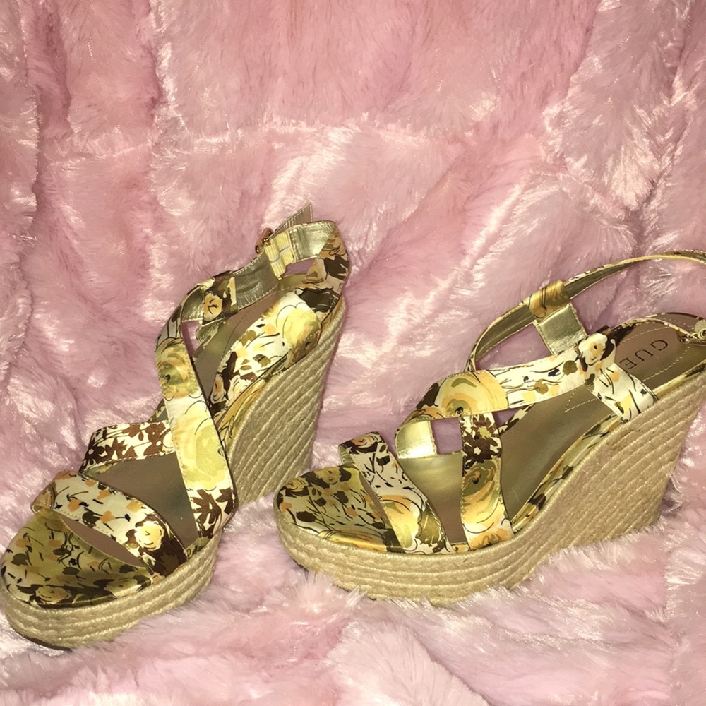 Guess wedges